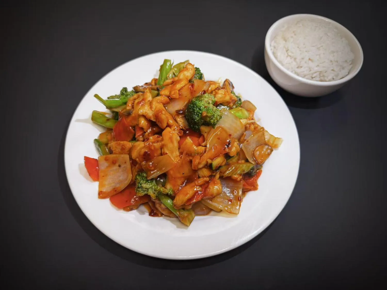 Spicy stir‑fried chicken with broccoli, onion and bell peppers served with steamed rice at Lucky House, a Chinese restaurant in Surprise Spicy stir‑fried chicken with broccoli, onion and bell peppers served with steamed rice at Lucky House, a Chinese restaurant in Surprise
